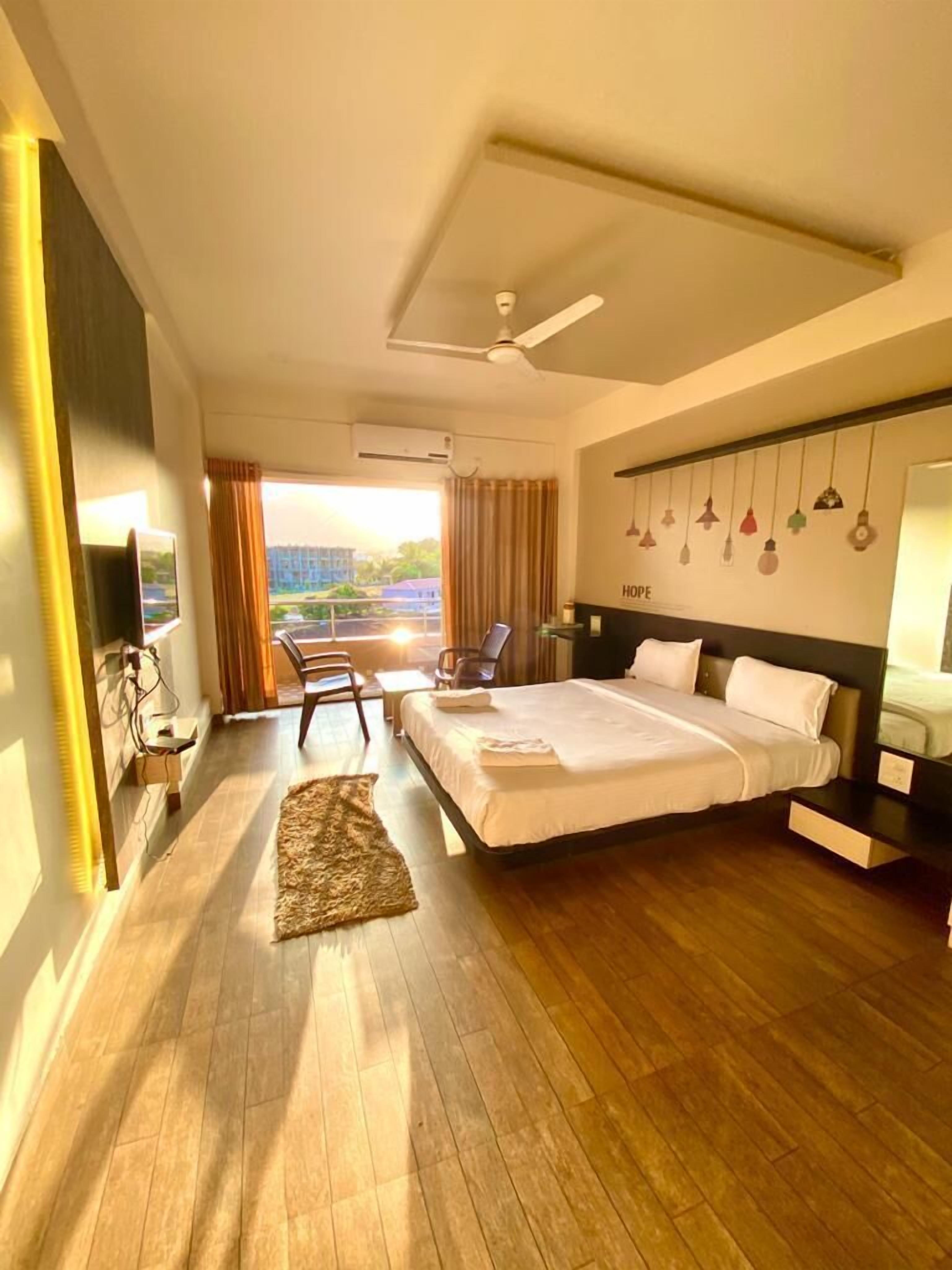 Camera familiare, balcone, vista città | Wi-Fi gratuito