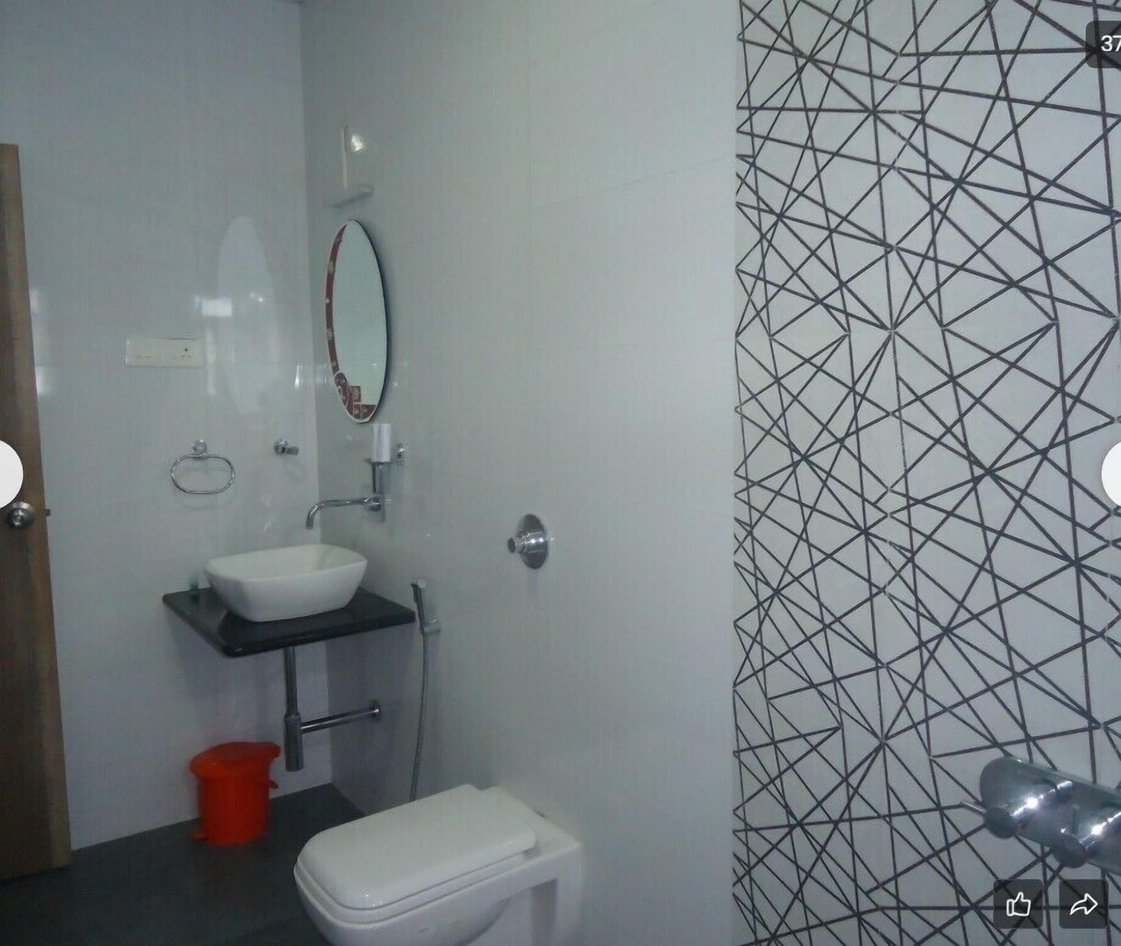 Shower, free toiletries, towels, soap