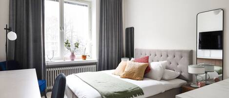 Desk, iron/ironing board, WiFi, bed sheets