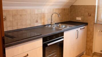 Refrigerador, horno, placa de cocina, lavavajillas