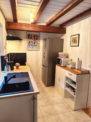 冰箱、微波炉、烤箱、炉灶