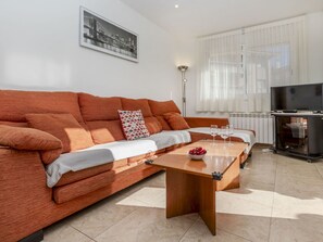 TV - Apartment Nadina by Interhome (Segur de Calafell)