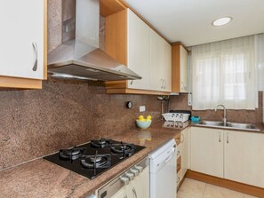 Fridge, microwave, dishwasher, cookware/dishes/utensils - Apartment Nadina by Interhome (Segur de Calafell)