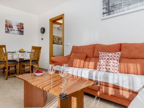 TV - Apartment Nadina by Interhome (Segur de Calafell)