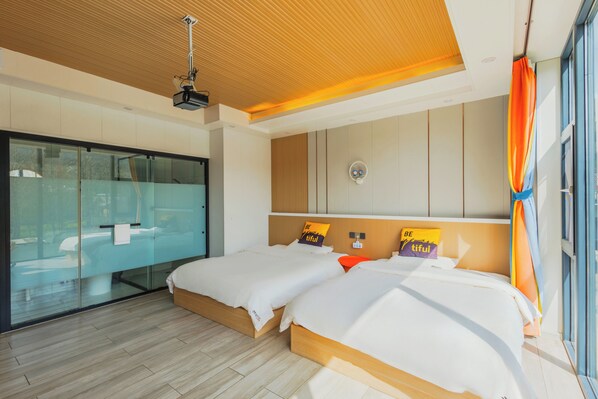 Phòng đôi hoặc 2 giường đơn Deluxe, quang cảnh đồi núi | Bộ đồ giường cao cấp, chăn bông, trang trí khác biệt