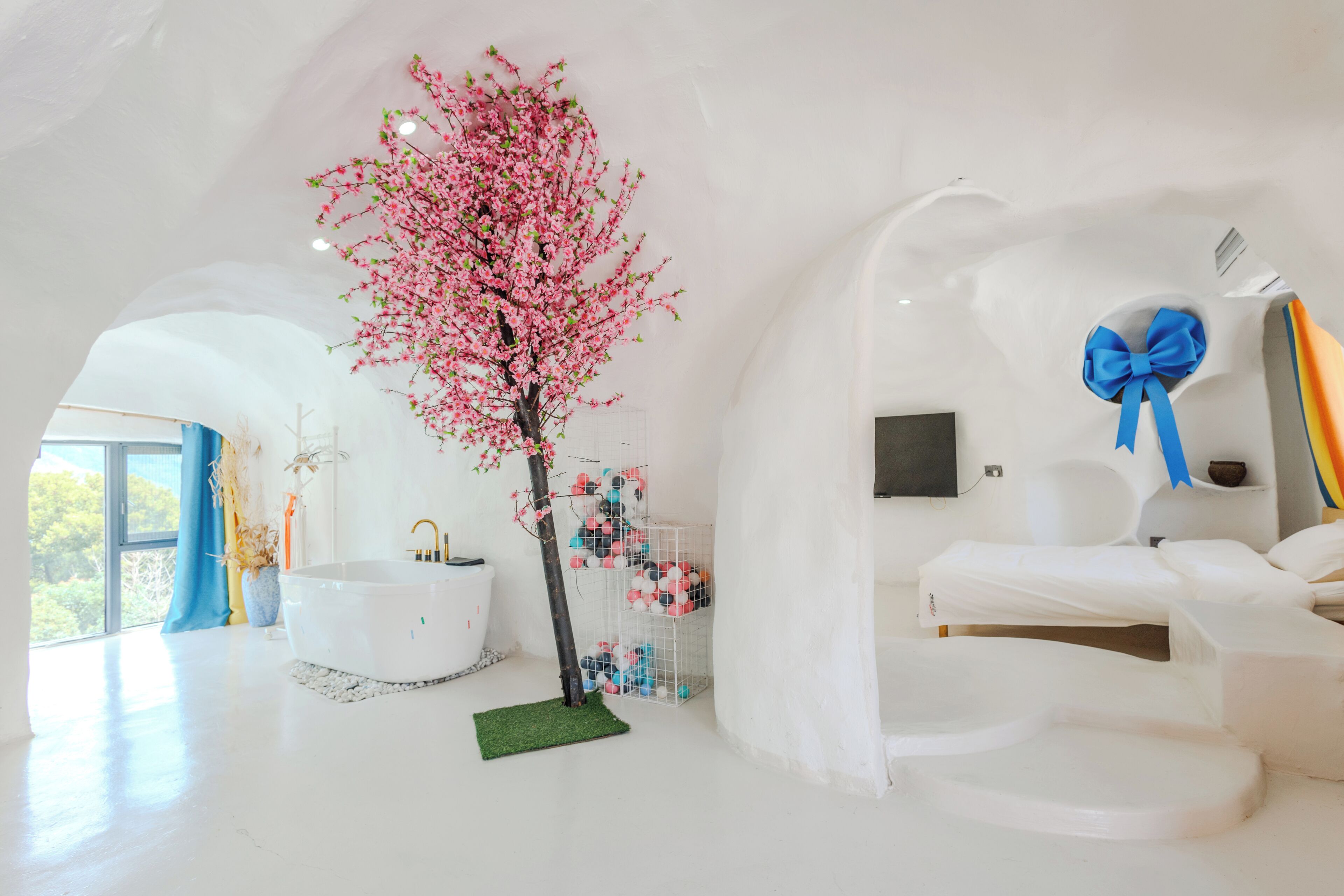 Chambre Familiale Double ou avec lits jumeaux, vue colline | Literie de qualité sup érieure, couette en duvet d'oie