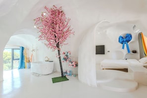 Family Double or Twin Room, Hill View | Premium bedding, down comforters, individually decorated - Harbor Diary Homestay (Xuancheng)