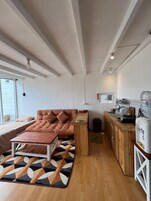 Family Cottage, Garden View | Private kitchen | Electric kettle, cookware/dishes/utensils