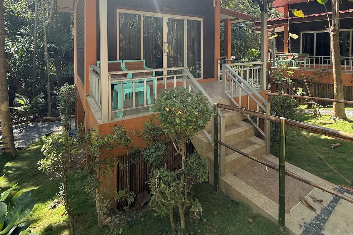 Bungalow Deluxe, vue fleuve | Coffres-forts dans les chambres, rideaux occultants, Wi-Fi gratuit