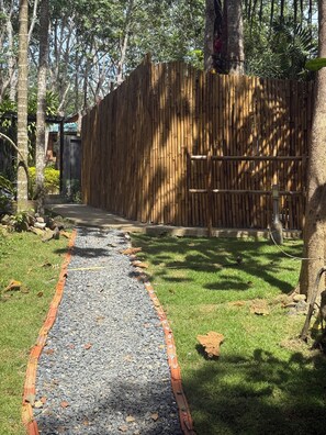 迷你吧、房內夾萬、遮光窗簾/窗簾、免費 Wi-Fi