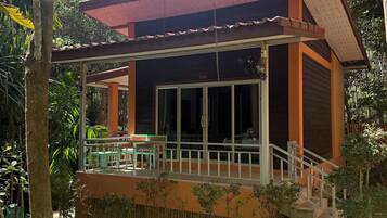 Zimmersafe, Verdunkelungsvorhänge, kostenloses WLAN