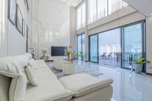 Interior - Pattaya Jomtien Beach 4 bedrooms - independent swimming pool and KTV (Pattaya)