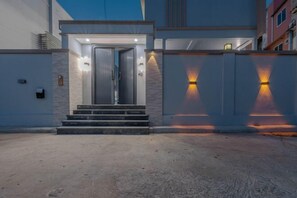 Exterior - Pattaya Jomtien Beach 4 bedrooms - independent swimming pool and KTV (Pattaya)