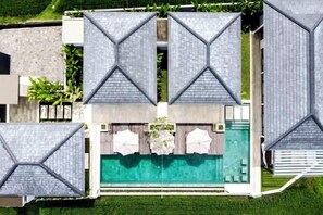 A rooftop pool area with geometric roof structures, a swimming pool, and umbrellas. - Villa Samaddhi by BaliSuperHost (Bali)