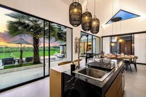 تناول الطعام