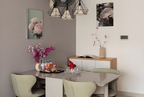 Grand Suite, 1 Bedroom, Akses Club Lounge, City View | Cadar kapas Mesir, peralatan tempat tidur premium, gebar bulu kapas