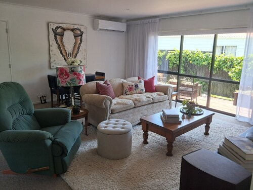 Central Kerikeri 2 bedroom home