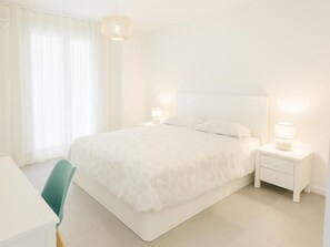 Iron/ironing board, Internet, bed sheets - Winahost Calafell Waves Apartment (Calafell)
