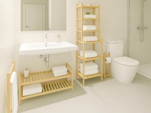 Shower, hair dryer, towels - Winahost Calafell Waves Apartment (Calafell)