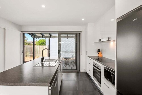 Pet Friendly Golden Beach Escape