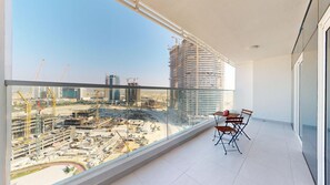 Outdoor dining - Elegant 1 Bedroom l Arjan l Pool with View Deck (Arjan)