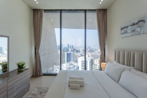 Iron/ironing board, WiFi, bed sheets - Modern 1 Bed l Private Pool l Community Views (Jumeirah Village Circle)