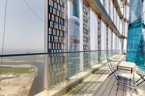 Outdoor dining - Magnificent 4 Bedroom l Penthouse l Marina Views (Dubai Marina)