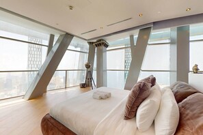 Tabla de planchar con plancha, wifi y ropa de cama 