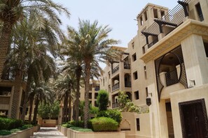 Exterior - Upgraded Modern 2 Bed l Downtown l Near Dubai Mall (Downtown Dubai)
