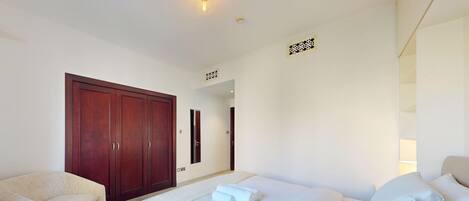 Iron/ironing board, WiFi, bed sheets