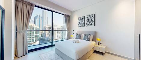 Tabla de planchar con plancha, wifi, ropa de cama