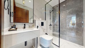 Hair dryer, towels - Premium 2 Bed Close to DIFC & WTC | Prime Location (Al Satwa)