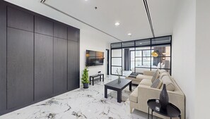 TV - Lux 2 Bed I Marina & Skyline View I Prime Location (Dubai Marina)