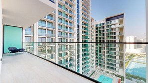 Property grounds - Classy 2 Bed l Private Jacuzzi l near Circle Mall (Jumeirah Village Circle)