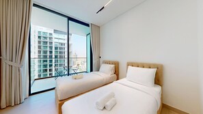 Een strijkplank/strijkijzer, wifi, beddengoed