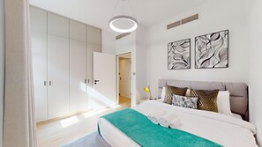 2 bedrooms, desk, iron/ironing board, WiFi - Upgraded Chic 2 Bed l Pool View l Pool, Gym Access (The Greens)