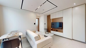 TV - 1 Bedroom in Business Bay l Direct Pool Access (Business Bay)