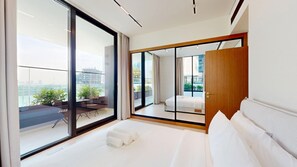 Iron/ironing board, WiFi, bed sheets - 1 Bedroom in Business Bay l Direct Pool Access (Business Bay)