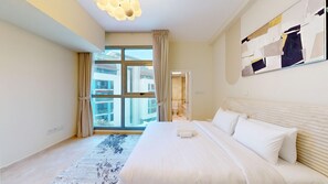 Silitysrauta/-lauta, Wi-Fi, vuodevaatteet