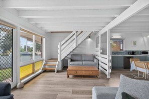 TV, video games, offices - The Sandy Putter - Bristow smith Avenue (Goolwa South)