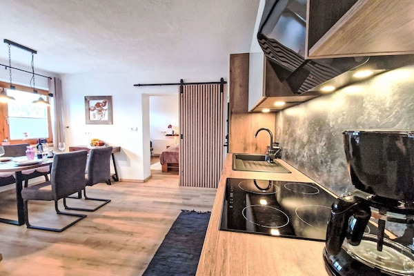 Bois, Design Intérieur, Meubles, Sol, Plafond, Sol, Pièce, Comptoir, Appartement, Cuisine