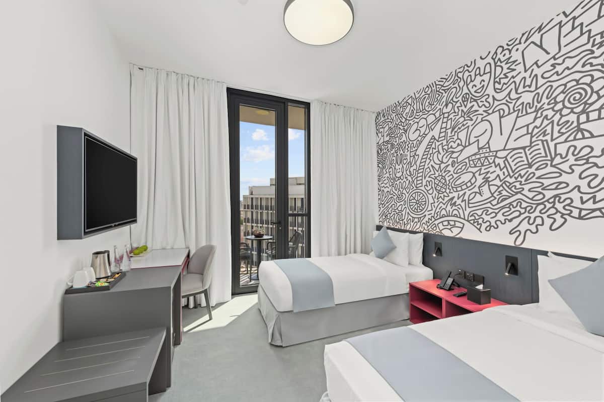 Habitació amb dos llits individuals Comfort, balcó | Caixa forta a l'habitació i escriptori