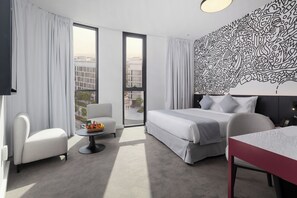 Signature Room | Caja fuerte, escritorio, espacio para trabajar con un portátil