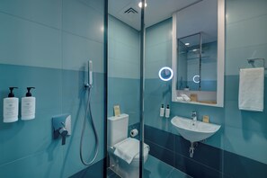 Shower, hair dryer, towels, soap - Nest Hotel (Sharjah)