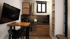 Unclassified image, 5 of 24, button - Emily in Athens - Central design awarded flat b/n Syntagma & Monastiraki (Athina)