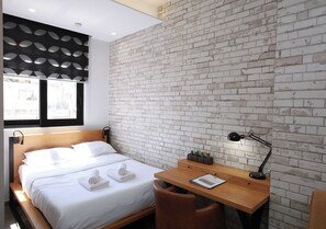 Iron/ironing board, WiFi, bed sheets - Emily in Athens - Central design awarded flat b/n Syntagma & Monastiraki (Athina)