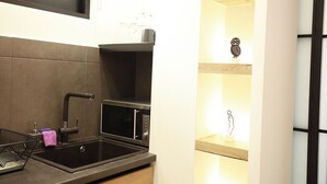 Unclassified image, 2 of 24, button - Emily in Athens - Central design awarded flat b/n Syntagma & Monastiraki (Athina)