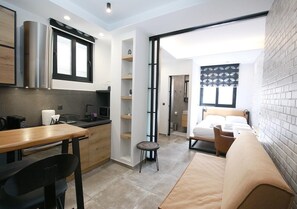 Iron/ironing board, WiFi, bed sheets - Emily in Athens - Central design awarded flat b/n Syntagma & Monastiraki (Athina)