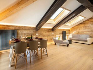 Interior - Cosy apartment for 6 guests with WIFI, TV and pets allowed (Zerbi)