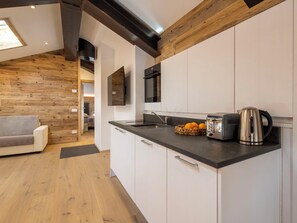 Interior - Cosy apartment for 6 guests with WIFI, TV and pets allowed (Zerbi)